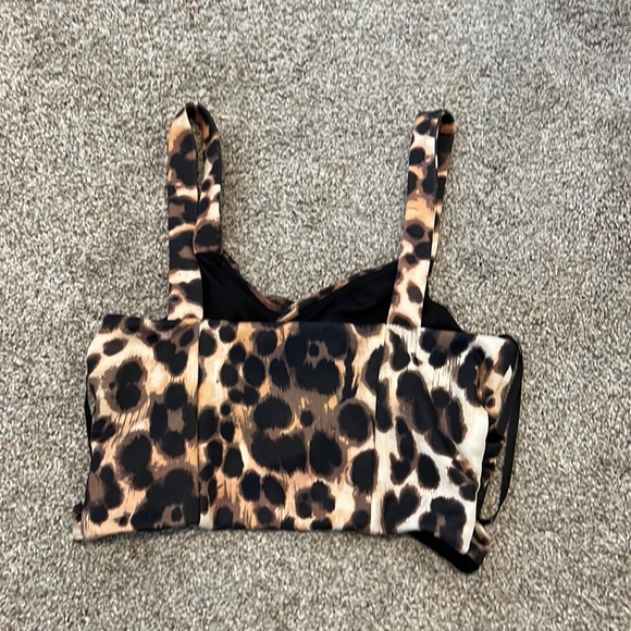 Bebe Leopard Crop Top - Picture 2 of 2